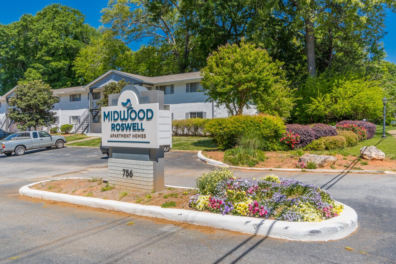 Midwood Roswell Exterior